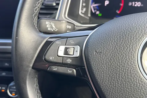 GY71LYK Volkswagen T-Roc 2.0 TSI SEL DSG 4Motion Euro 6 (s/s) 5dr Thumbnail #36