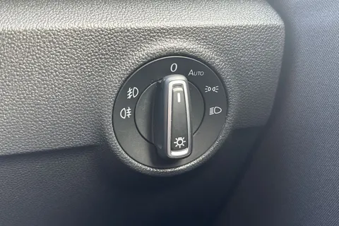 GY71LYK Volkswagen T-Roc 2.0 TSI SEL DSG 4Motion Euro 6 (s/s) 5dr Thumbnail #38