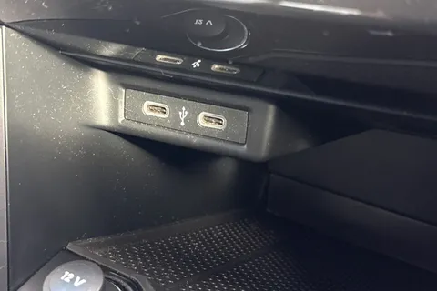 GY71LYK Volkswagen T-Roc 2.0 TSI SEL DSG 4Motion Euro 6 (s/s) 5dr Thumbnail #48