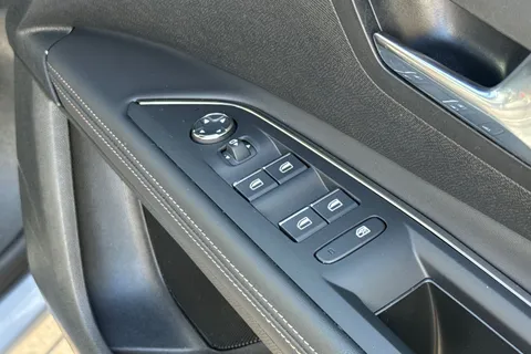 CY23BHW PEUGEOT 5008 1.5 BlueHDi GT EAT Euro 6 (s/s) 5dr Thumbnail #22