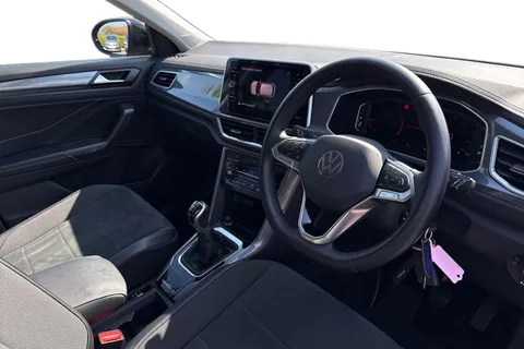 14 of 67 for Volkswagen T-Roc 1.0 TSI Style Euro 6 (s/s) 5dr