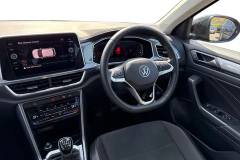 18 of 67 for Volkswagen T-Roc 1.0 TSI Style Euro 6 (s/s) 5dr