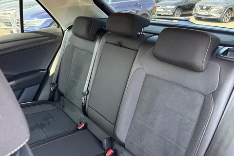 19 of 67 for Volkswagen T-Roc 1.0 TSI Style Euro 6 (s/s) 5dr