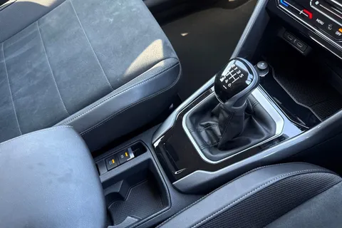 23 of 67 for Volkswagen T-Roc 1.0 TSI Style Euro 6 (s/s) 5dr