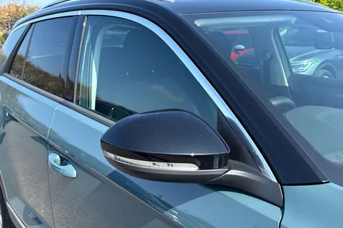 28 of 67 for Volkswagen T-Roc 1.0 TSI Style Euro 6 (s/s) 5dr