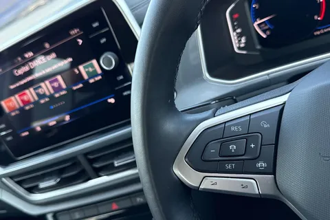 37 of 67 for Volkswagen T-Roc 1.0 TSI Style Euro 6 (s/s) 5dr