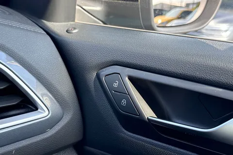 40 of 67 for Volkswagen T-Roc 1.0 TSI Style Euro 6 (s/s) 5dr