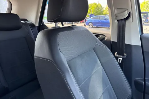 60 of 67 for Volkswagen T-Roc 1.0 TSI Style Euro 6 (s/s) 5dr