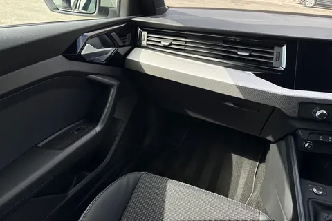  Audi A1 1.0 TFSI 25 S line Sportback Euro 6 (s/s) 5dr Thumbnail #20