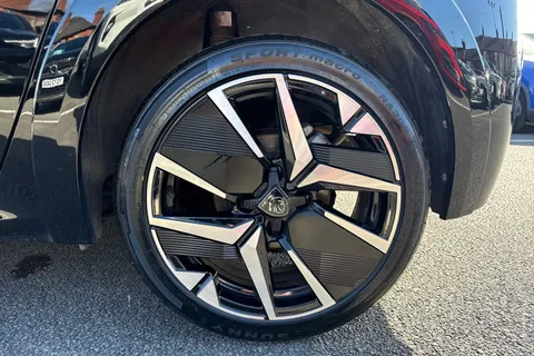 FG25YBH PEUGEOT 208 1.2 PureTech GT Euro 6 (s/s) 5dr Thumbnail #8