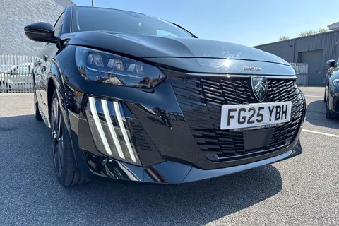 FG25YBH PEUGEOT 208 1.2 PureTech GT Euro 6 (s/s) 5dr Thumbnail #18
