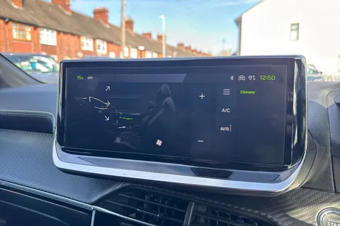 FG25YBH PEUGEOT 208 1.2 PureTech GT Euro 6 (s/s) 5dr Thumbnail #20