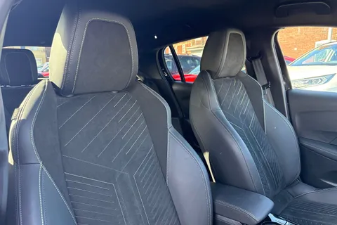 FG25YBH PEUGEOT 208 1.2 PureTech GT Euro 6 (s/s) 5dr Thumbnail #22