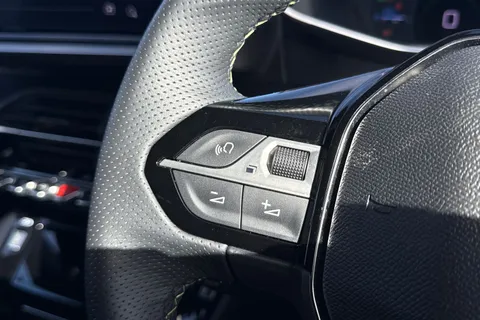 FG25YBH PEUGEOT 208 1.2 PureTech GT Euro 6 (s/s) 5dr Thumbnail #36