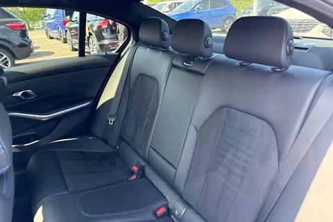 YD74LRV BMW 3 Series 2.0 320i M Sport Auto Euro 6 (s/s) 4dr Thumbnail #20