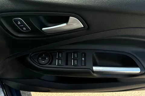 JO61PUB Ford Kuga 2.0 TDCi EcoBlue ST-Line AWD Euro 6 (s/s) 5dr Thumbnail #18