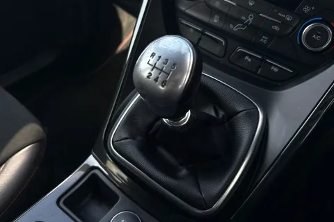 JO61PUB Ford Kuga 2.0 TDCi EcoBlue ST-Line AWD Euro 6 (s/s) 5dr Thumbnail #20