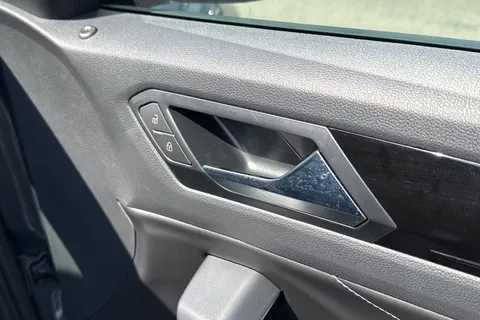 KN75NZG Volkswagen T-Roc 2.0 TDI 150 EVO R-Line 5dr DSG ⭐panoramic sunroof, Rear view camera⭐ Thumbnail #22