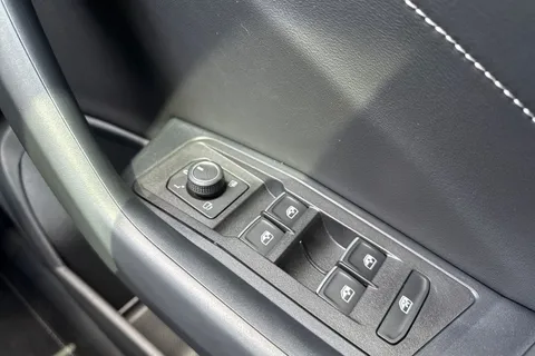 KN75NZG Volkswagen T-Roc 2.0 TDI 150 EVO R-Line 5dr DSG ⭐panoramic sunroof, Rear view camera⭐ Thumbnail #26