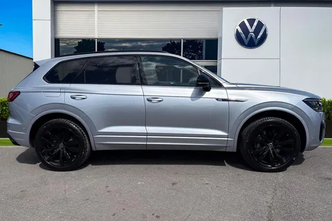 VN22UXW Volkswagen Touareg 3.0 V6 TSI 4Motion Black Edition ⭐Active climate Seats, Heated windscreen⭐ Thumbnail #4