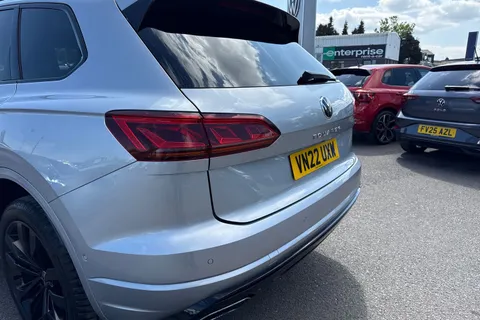 VN22UXW Volkswagen Touareg 3.0 V6 TSI 4Motion Black Edition ⭐Active climate Seats, Heated windscreen⭐ Thumbnail #9