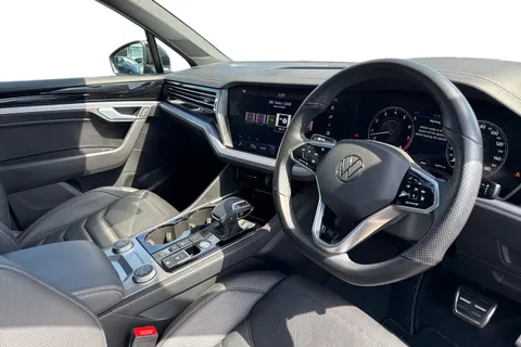 VN22UXW Volkswagen Touareg 3.0 V6 TSI 4Motion Black Edition ⭐Active climate Seats, Heated windscreen⭐ Thumbnail #15