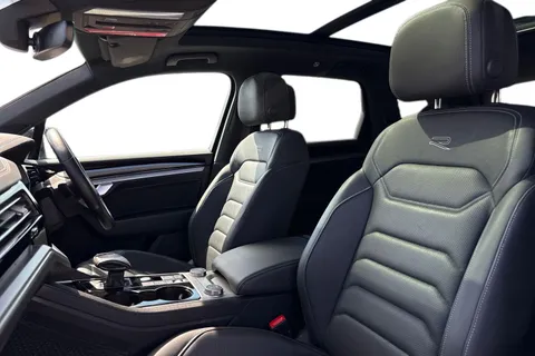 VN22UXW Volkswagen Touareg 3.0 V6 TSI 4Motion Black Edition ⭐Active climate Seats, Heated windscreen⭐ Thumbnail #17