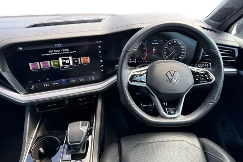 VN22UXW Volkswagen Touareg 3.0 V6 TSI 4Motion Black Edition ⭐Active climate Seats, Heated windscreen⭐ Thumbnail #19