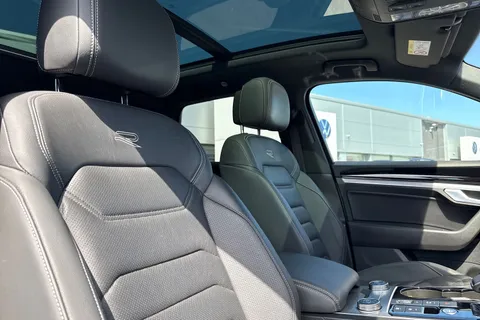 VN22UXW Volkswagen Touareg 3.0 V6 TSI 4Motion Black Edition ⭐Active climate Seats, Heated windscreen⭐ Thumbnail #25