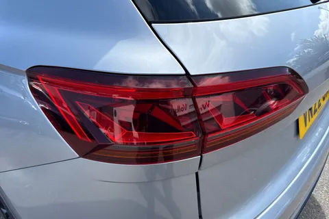 VN22UXW Volkswagen Touareg 3.0 V6 TSI 4Motion Black Edition ⭐Active climate Seats, Heated windscreen⭐ Thumbnail #26