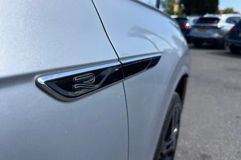 VN22UXW Volkswagen Touareg 3.0 V6 TSI 4Motion Black Edition ⭐Active climate Seats, Heated windscreen⭐ Thumbnail #33