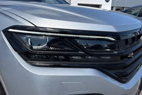 VN22UXW Volkswagen Touareg 3.0 V6 TSI 4Motion Black Edition ⭐Active climate Seats, Heated windscreen⭐ Thumbnail #34
