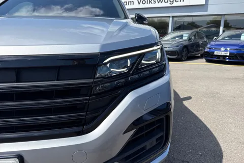 VN22UXW Volkswagen Touareg 3.0 V6 TSI 4Motion Black Edition ⭐Active climate Seats, Heated windscreen⭐ Thumbnail #35