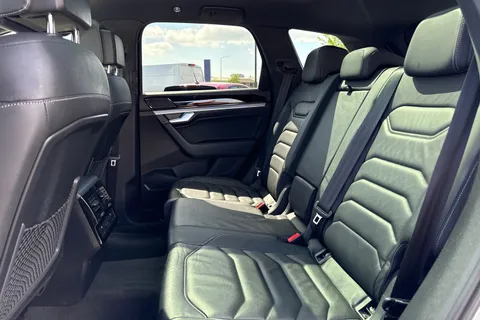 VN22UXW Volkswagen Touareg 3.0 V6 TSI 4Motion Black Edition ⭐Active climate Seats, Heated windscreen⭐ Thumbnail #38