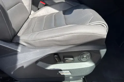 VN22UXW Volkswagen Touareg 3.0 V6 TSI 4Motion Black Edition ⭐Active climate Seats, Heated windscreen⭐ Thumbnail #44