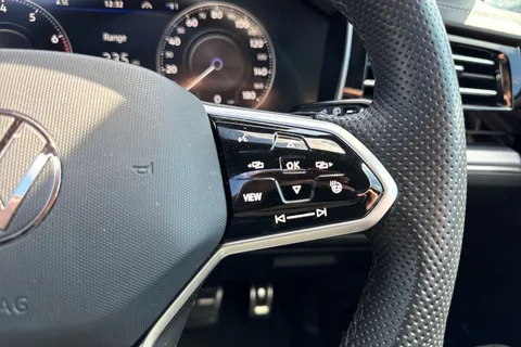 VN22UXW Volkswagen Touareg 3.0 V6 TSI 4Motion Black Edition ⭐Active climate Seats, Heated windscreen⭐ Thumbnail #53