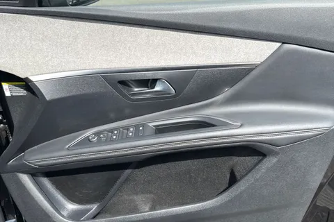 AE23ZTU PEUGEOT 3008 1.6 13.2kWh GT e-EAT 4WD Euro 6 (s/s) 5dr Thumbnail #22