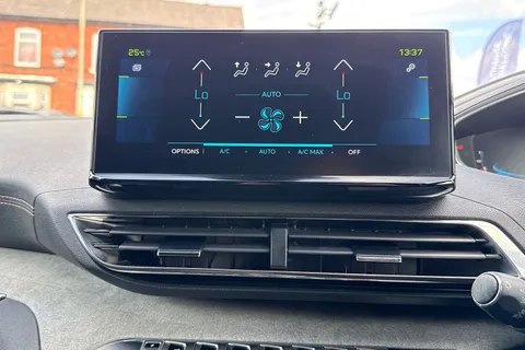 AE23ZTU PEUGEOT 3008 1.6 13.2kWh GT e-EAT 4WD Euro 6 (s/s) 5dr Thumbnail #23