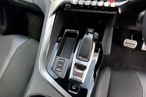 AE23ZTU PEUGEOT 3008 1.6 13.2kWh GT e-EAT 4WD Euro 6 (s/s) 5dr Thumbnail #24