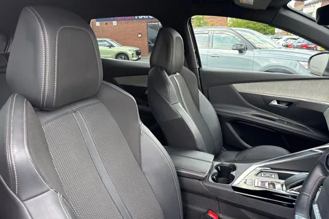 AE23ZTU PEUGEOT 3008 1.6 13.2kWh GT e-EAT 4WD Euro 6 (s/s) 5dr Thumbnail #25