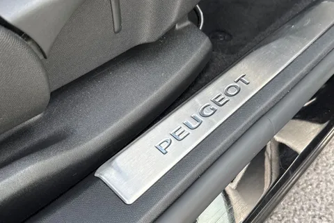 AE23ZTU PEUGEOT 3008 1.6 13.2kWh GT e-EAT 4WD Euro 6 (s/s) 5dr Thumbnail #39