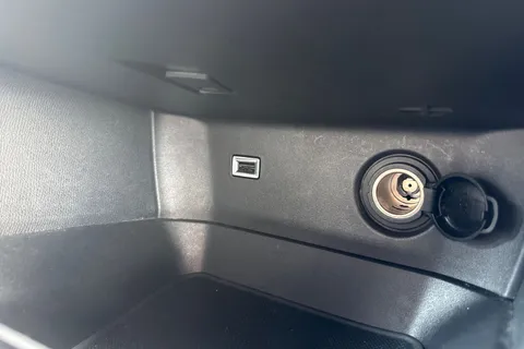 AE23ZTU PEUGEOT 3008 1.6 13.2kWh GT e-EAT 4WD Euro 6 (s/s) 5dr Thumbnail #48