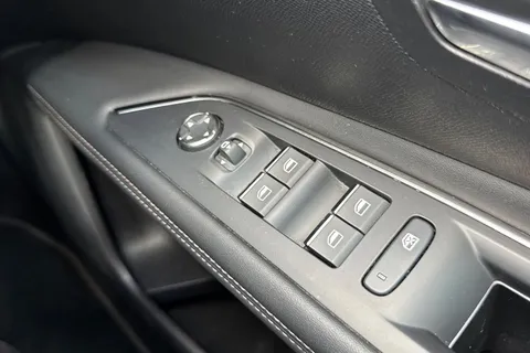 AE23ZTU PEUGEOT 3008 1.6 13.2kWh GT e-EAT 4WD Euro 6 (s/s) 5dr Thumbnail #50