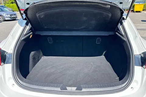 YP66YVO Mazda Mazda3 2.2 SKYACTIV-D Sport Nav Auto Euro 6 (s/s) 5dr Thumbnail #8