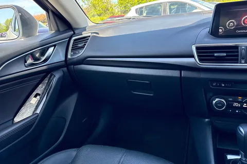 YP66YVO Mazda Mazda3 2.2 SKYACTIV-D Sport Nav Auto Euro 6 (s/s) 5dr Thumbnail #21