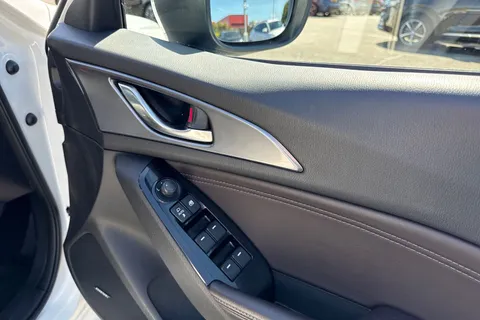 YP66YVO Mazda Mazda3 2.2 SKYACTIV-D Sport Nav Auto Euro 6 (s/s) 5dr Thumbnail #22