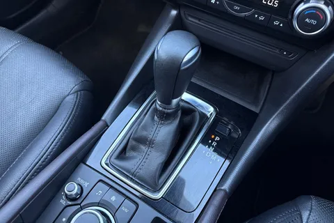 YP66YVO Mazda Mazda3 2.2 SKYACTIV-D Sport Nav Auto Euro 6 (s/s) 5dr Thumbnail #24