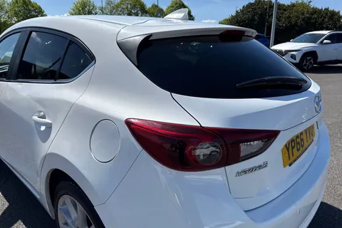 YP66YVO Mazda Mazda3 2.2 SKYACTIV-D Sport Nav Auto Euro 6 (s/s) 5dr Thumbnail #31
