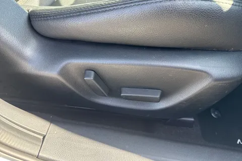 YP66YVO Mazda Mazda3 2.2 SKYACTIV-D Sport Nav Auto Euro 6 (s/s) 5dr Thumbnail #38