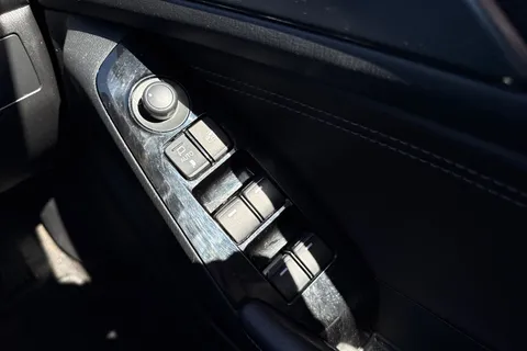 YP66YVO Mazda Mazda3 2.2 SKYACTIV-D Sport Nav Auto Euro 6 (s/s) 5dr Thumbnail #46